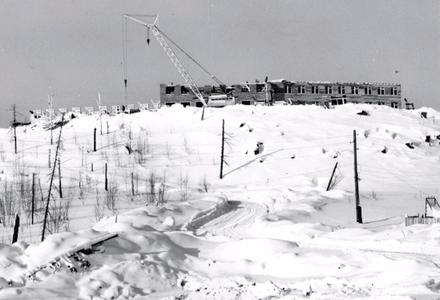 Первое здание управления строительства Курейской ГЭС. 